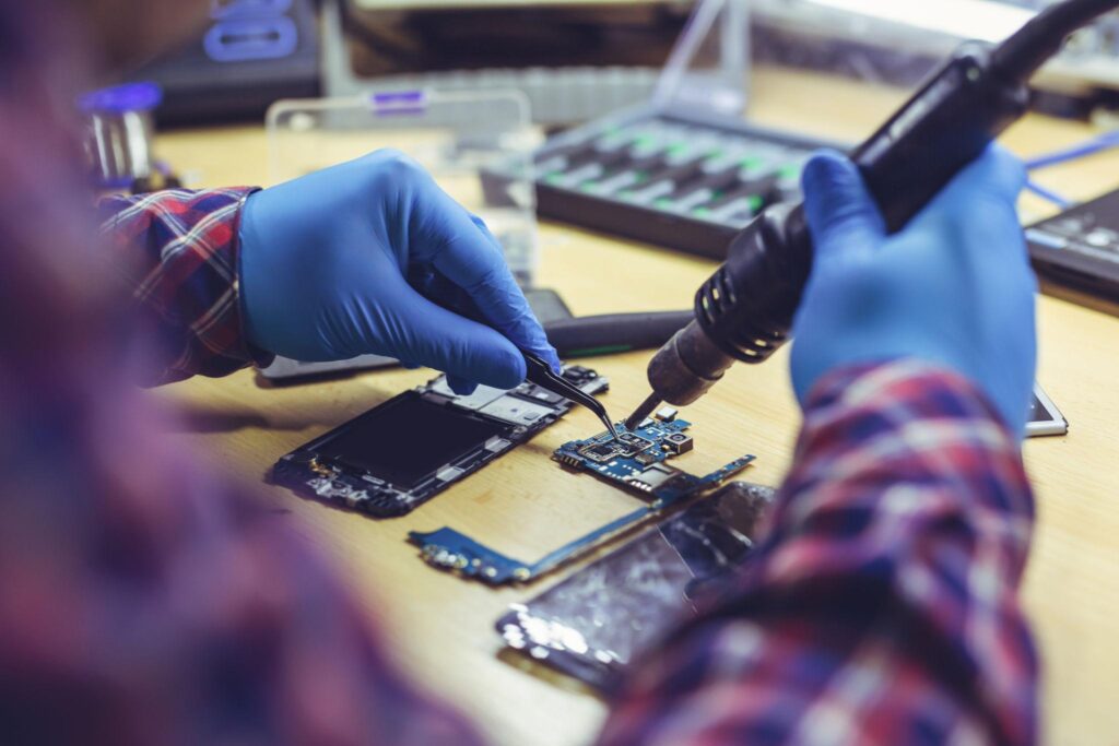 iPhone 15 lädt nicht? Häufige Ursache & Platinenreparatur als Lösung